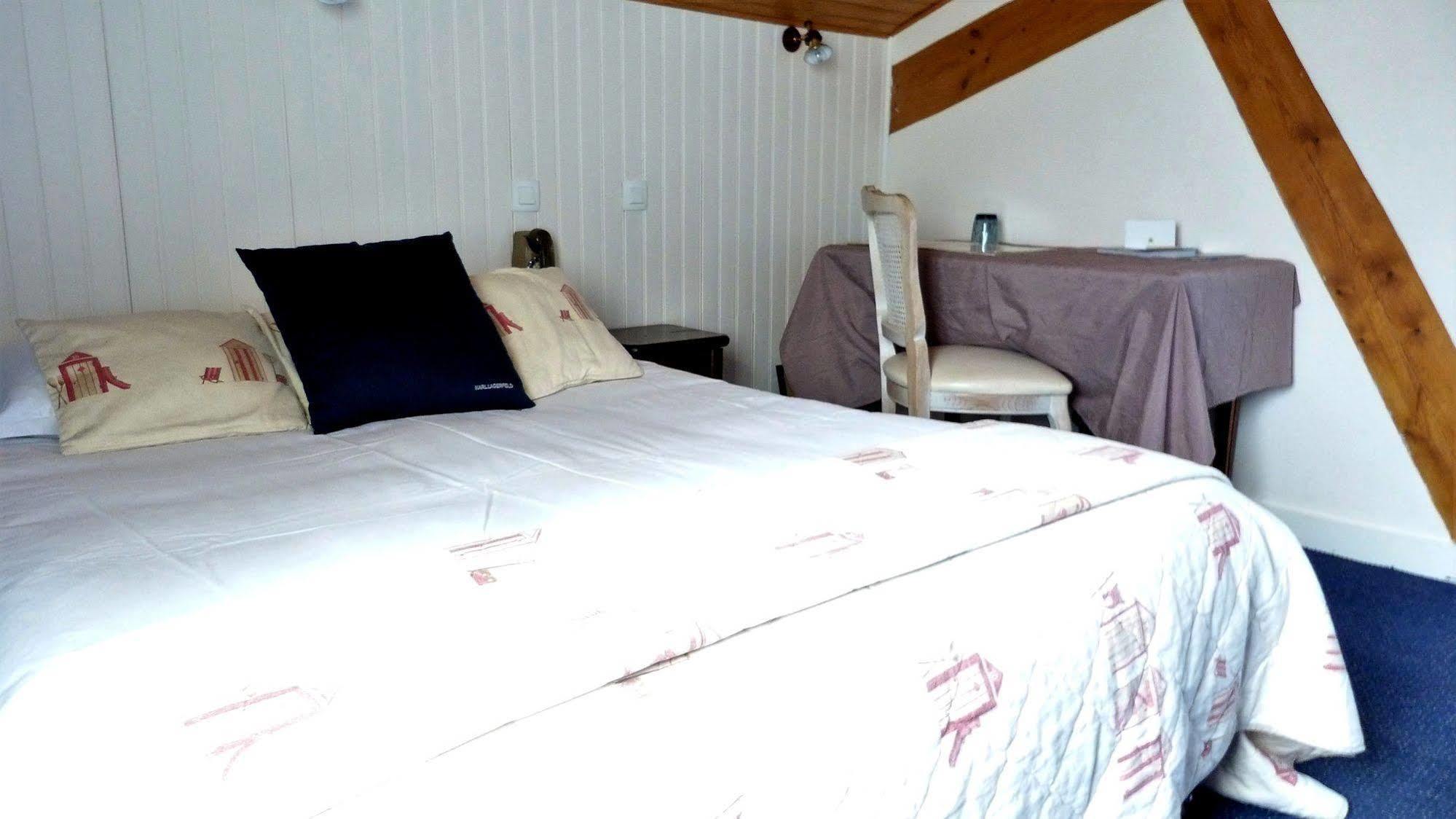 Hotel Des Bains Saint-Jean-le-Thomas Eksteriør billede
